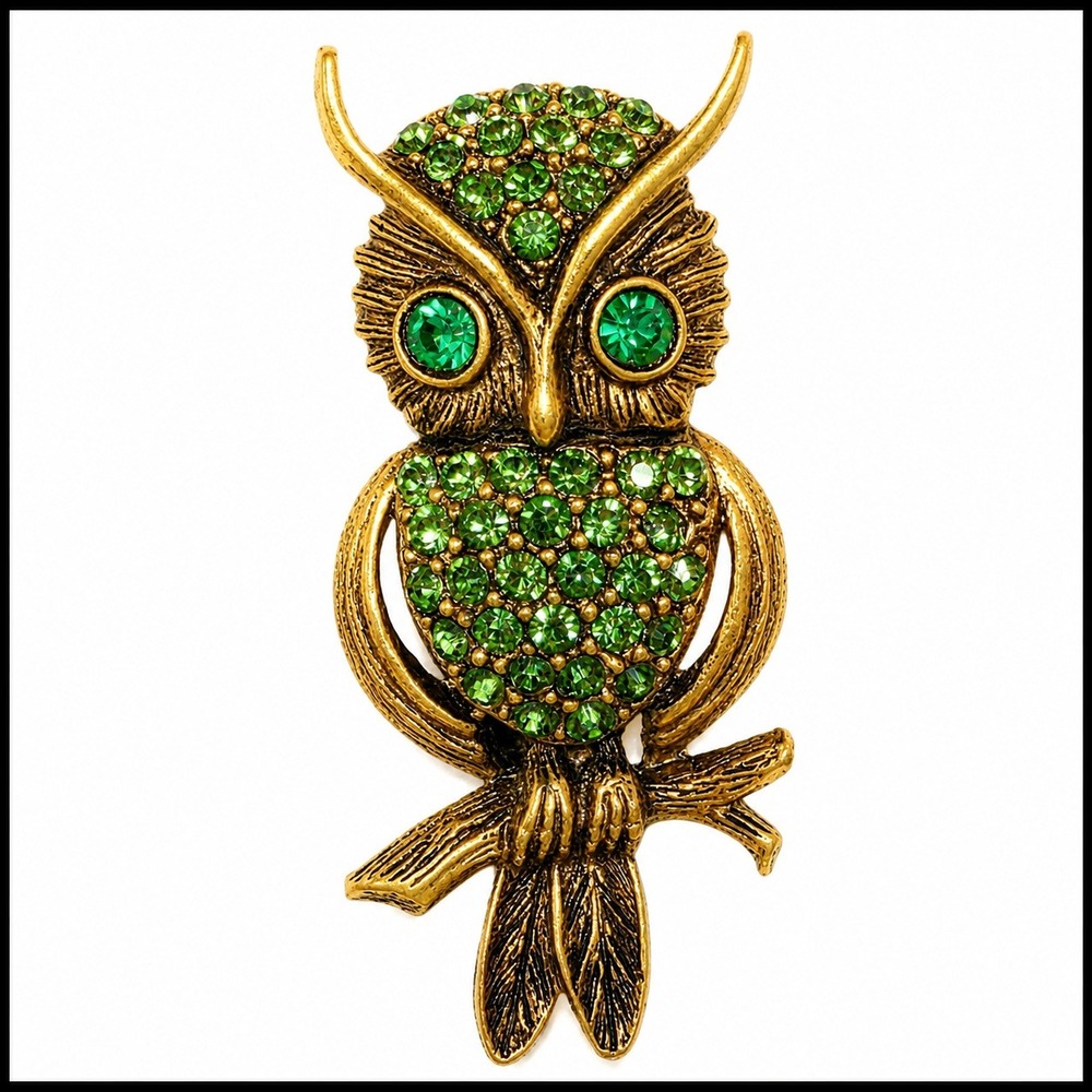 Hollycraft Owl Pin Brooch Sparkling Green Crystal Rhinestone Gold‎ Tone Vintage